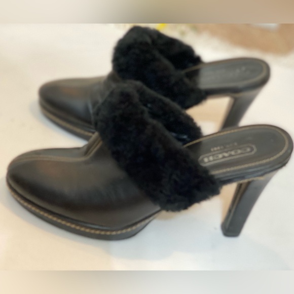 COACH Top quality leather slip on women size 7, this shoe is like New, - Picture 3 of 7